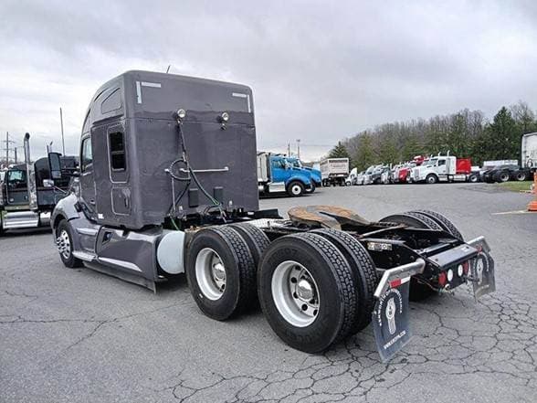 2018 Kenworth T680 image 3