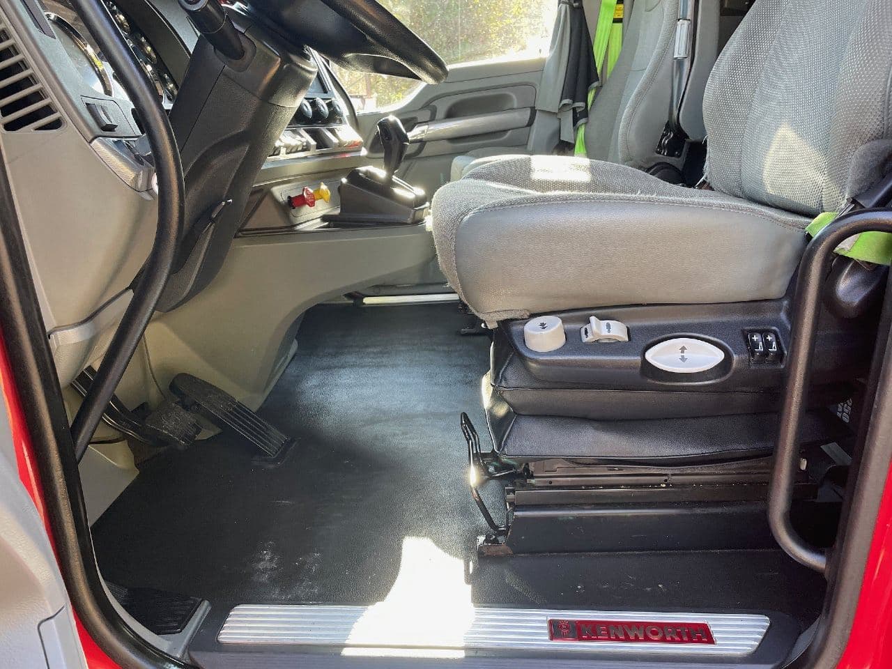 2018 Kenworth T680 image 18