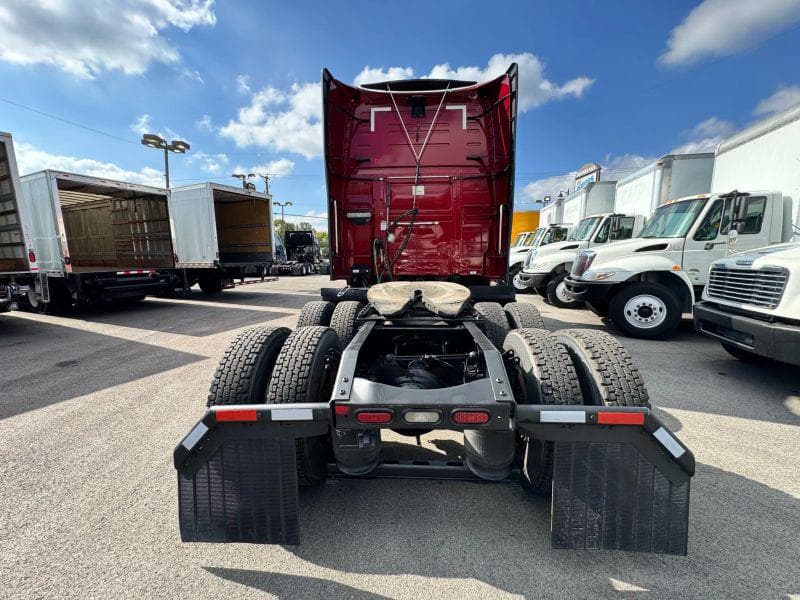 2021 Volvo VNL image 11