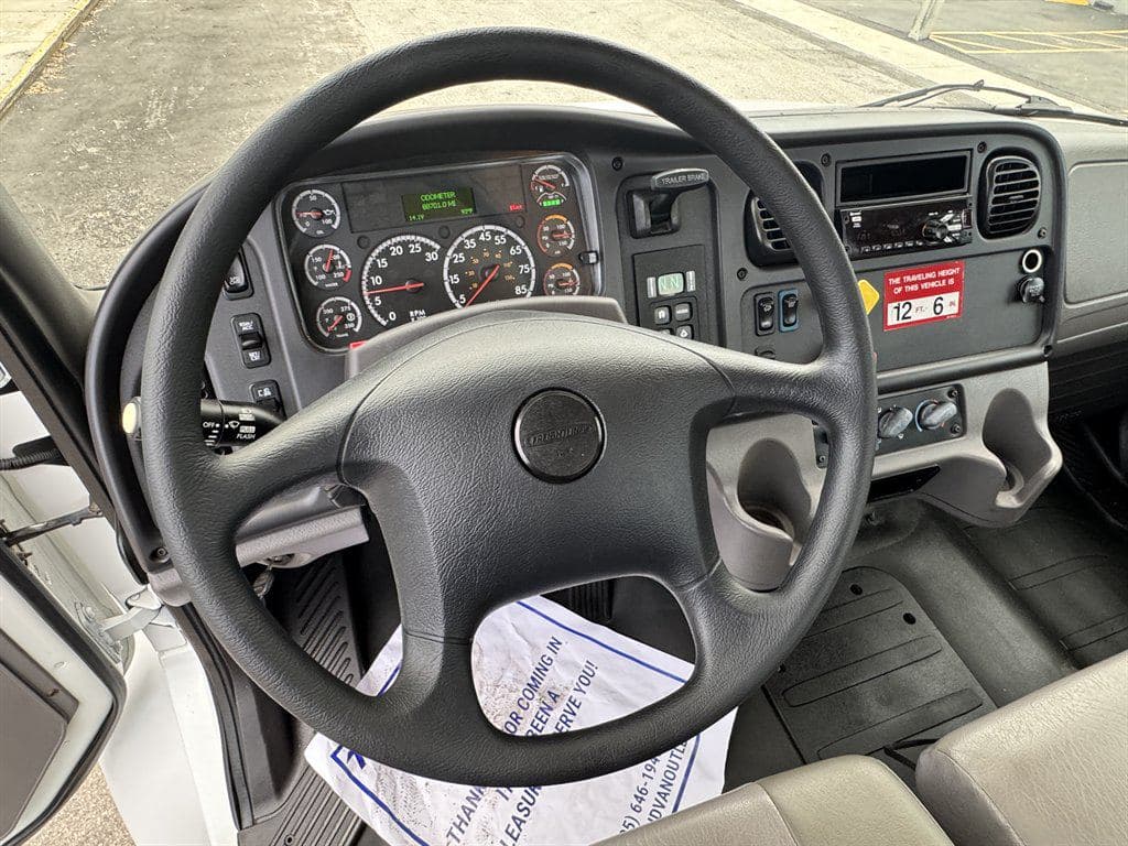 2018 Freightliner M2-106 image 62