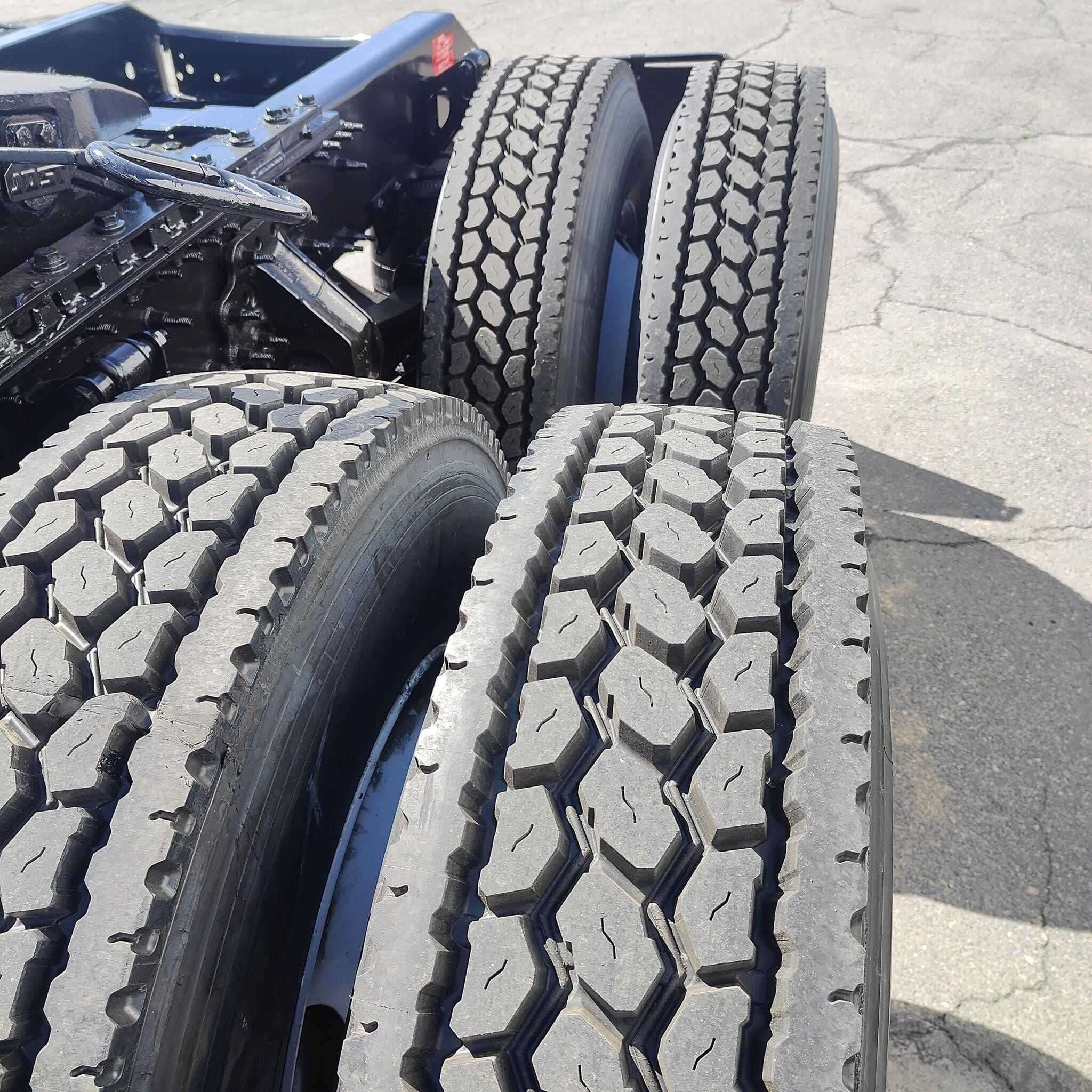 2018 Volvo VNL64T300 image 2