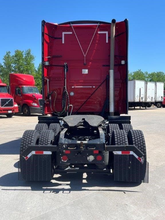 2023 Volvo VNL64T760 image 7