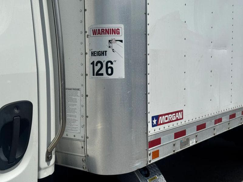 2017 Freightliner M2 106 image 13