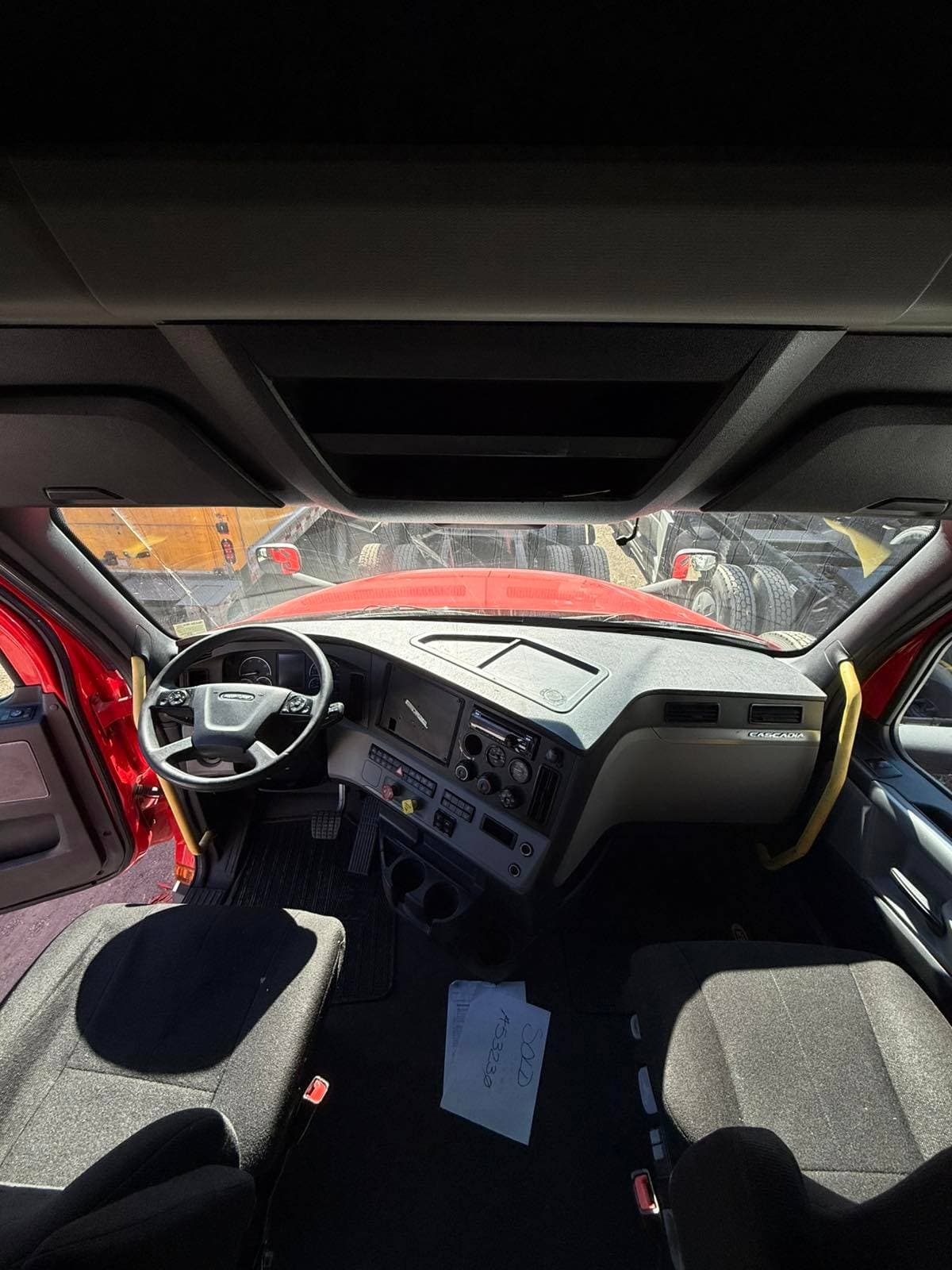 2022 Freightliner Cascadia image 10