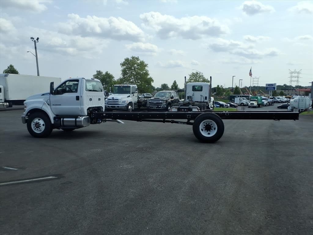2027 Ford F750 SD image 4