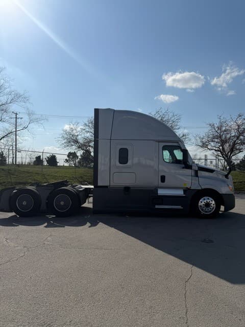 2023 Freightliner Cascadia 126 image 14