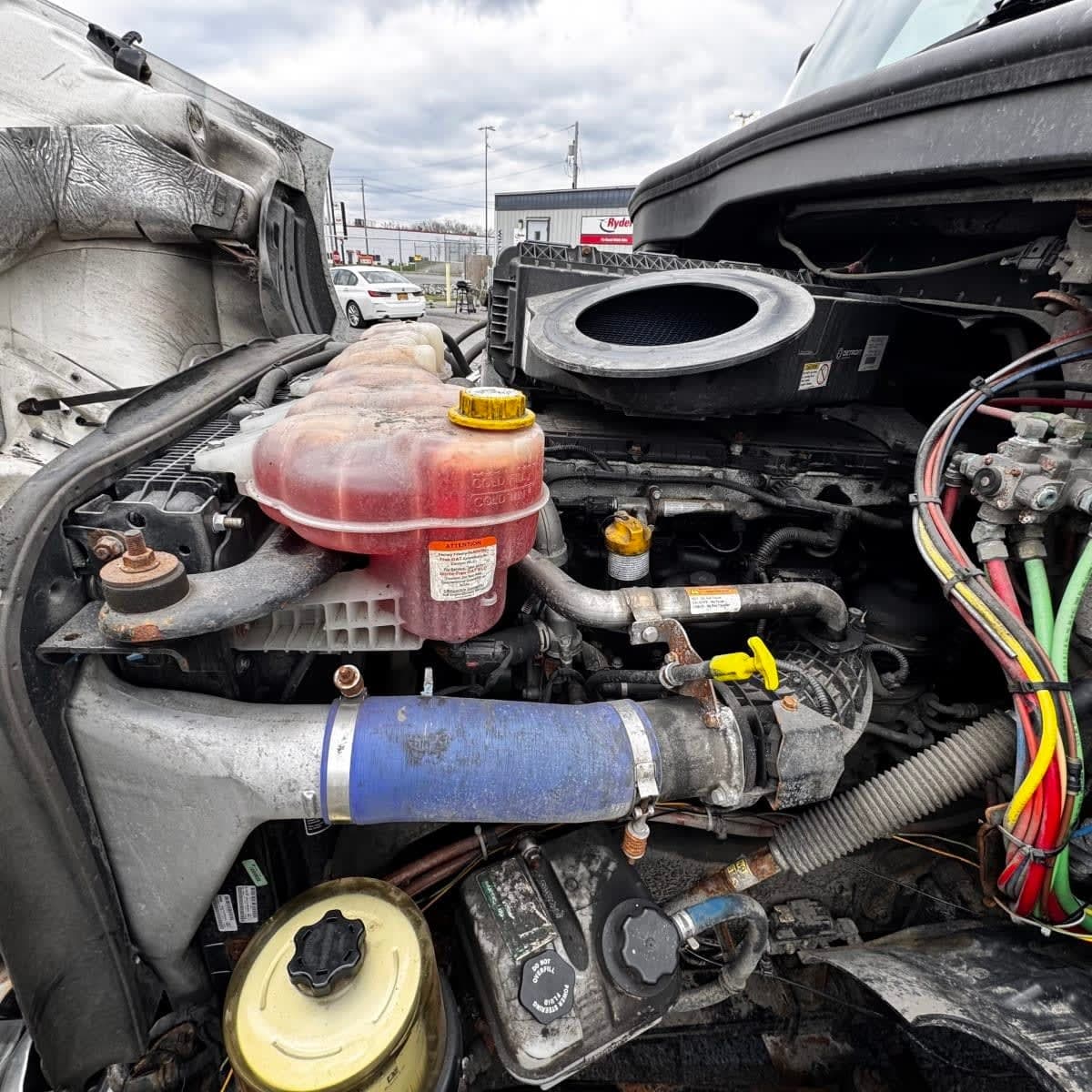 Used 2019 FREIGHTLINER Conventional - Day Cab - CASCADIA 116 image 9