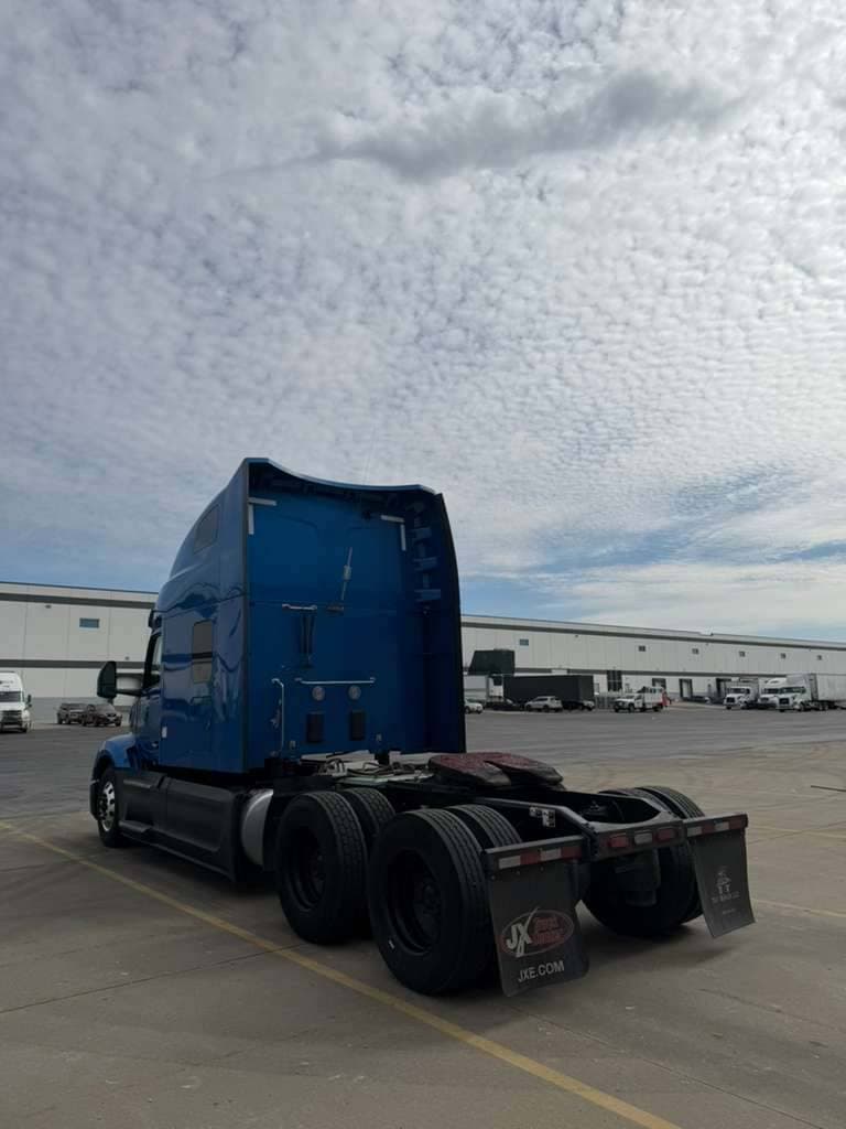 2023 Peterbilt 579 image 6