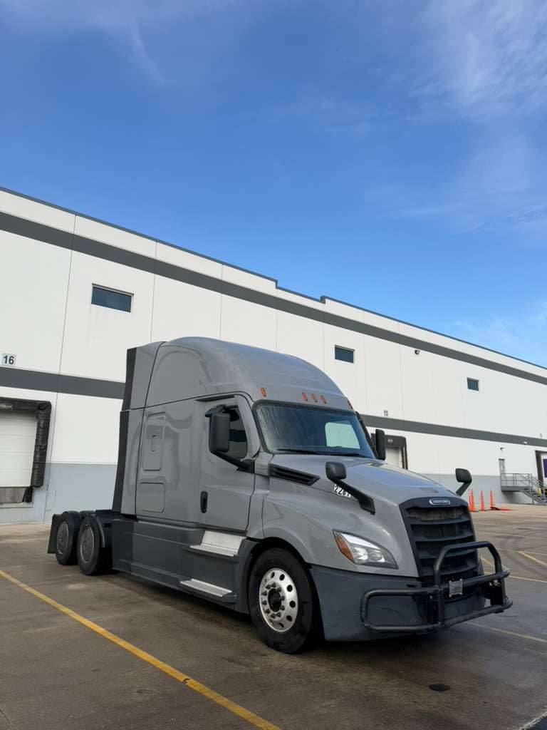2024 Freightliner Cascadia image 1