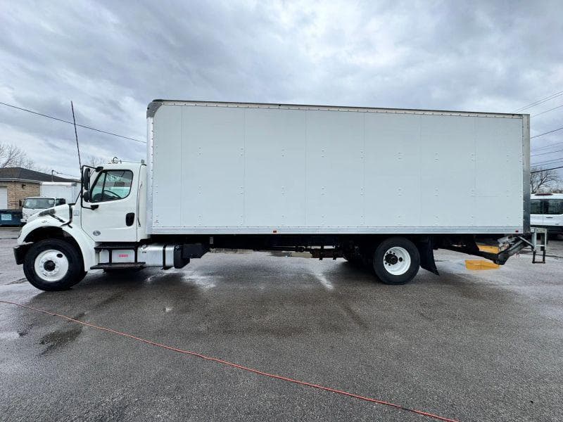 2019 Freightliner M2 106 image 4