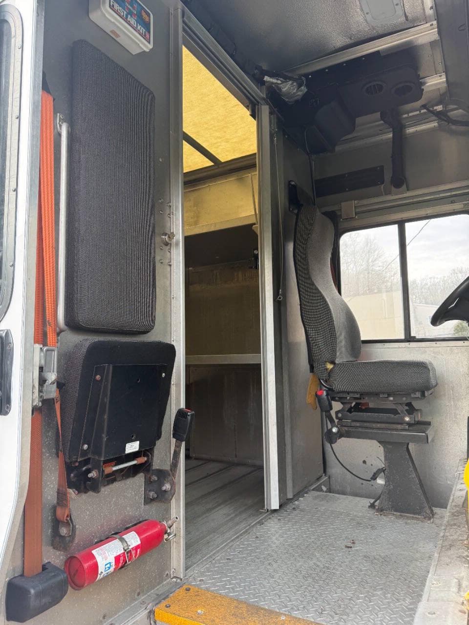 2020 Ford Stripped Chassis image 16