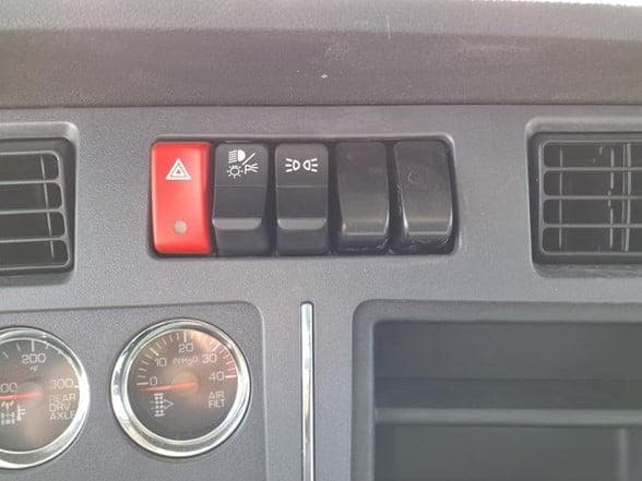 2025 Kenworth T880 image 19