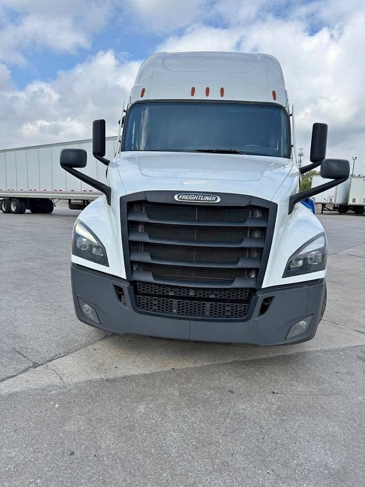 2021 Freightliner Cascadia image 1