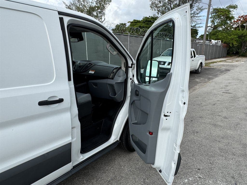 2017 Ford Transit Cargo image 38