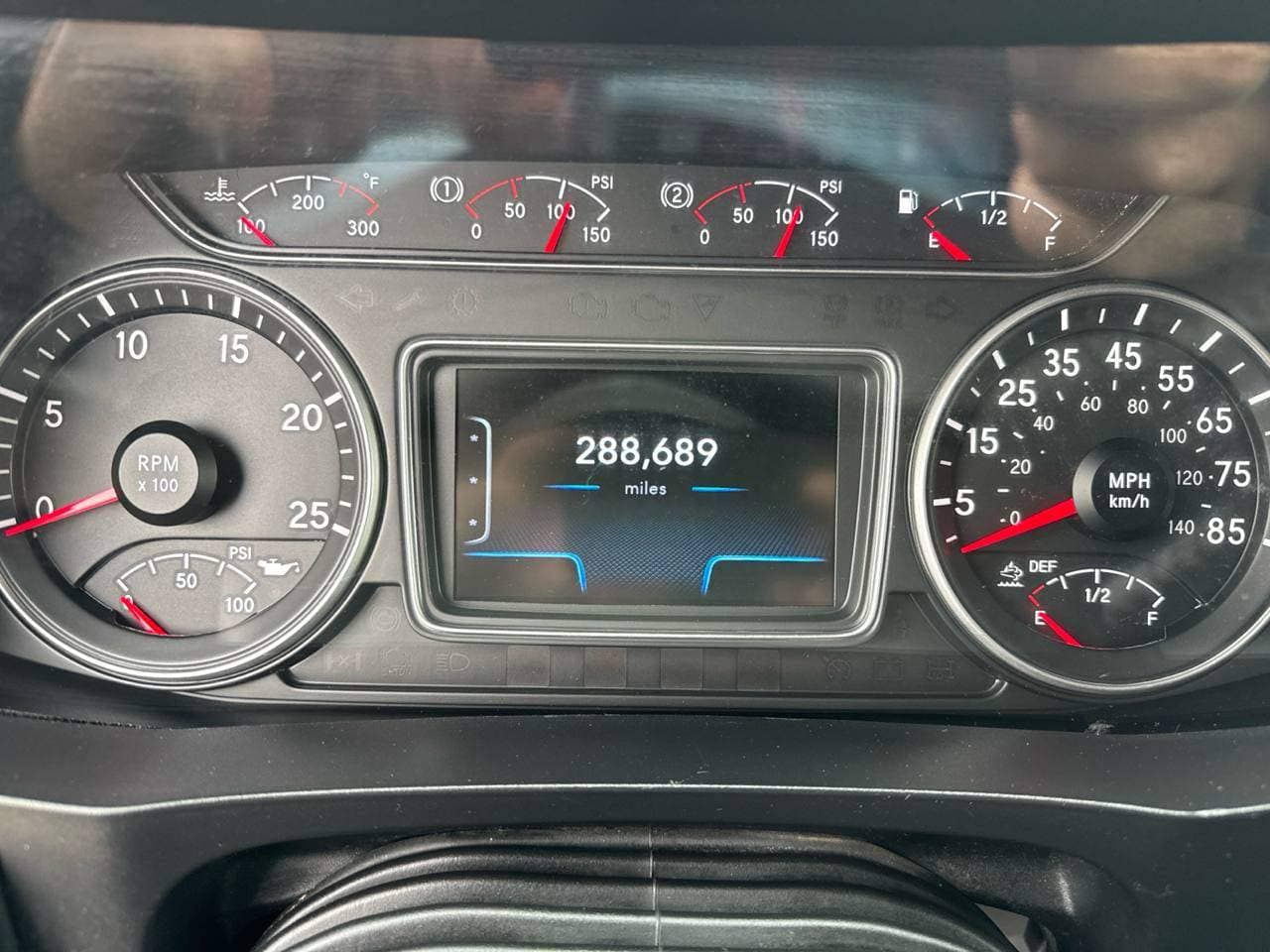 2022 International LT625 image 12