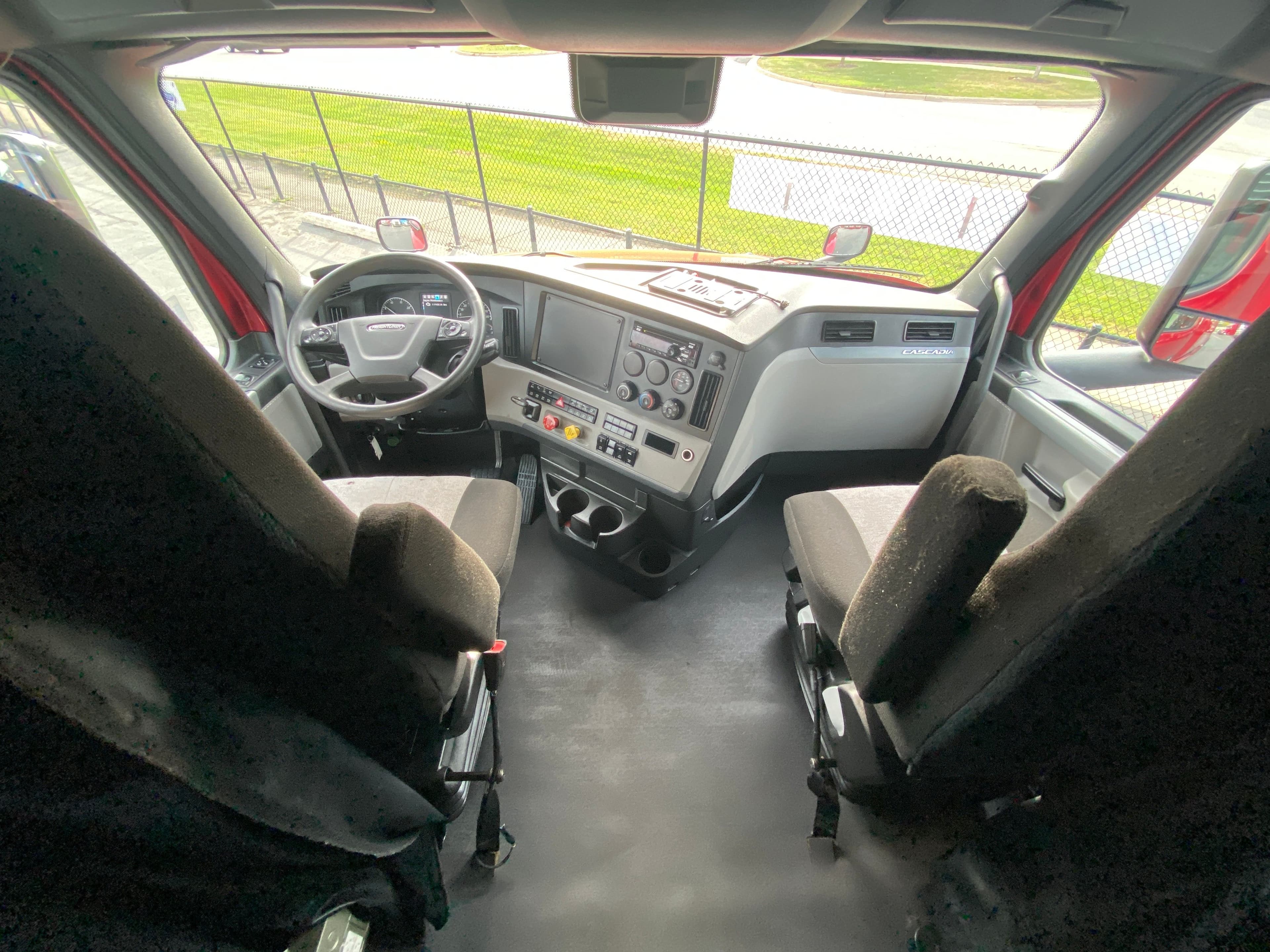 2021 Freightliner Cascadia image 12