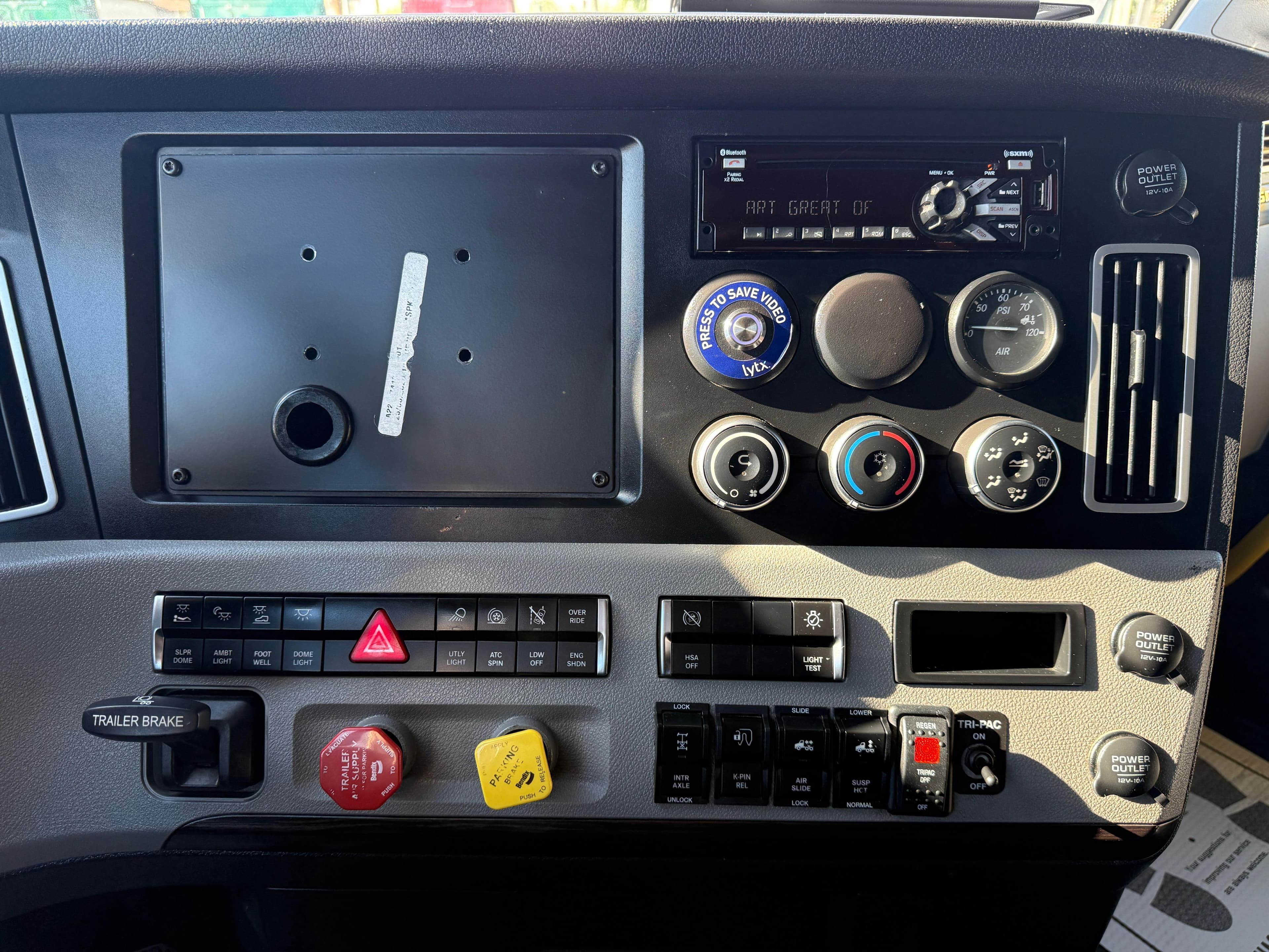 2021 Freightliner Cascadia 126 image 27