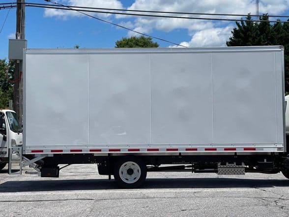 2025 Isuzu NRR image 24