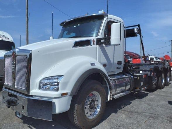 2025 Kenworth T880 image 12