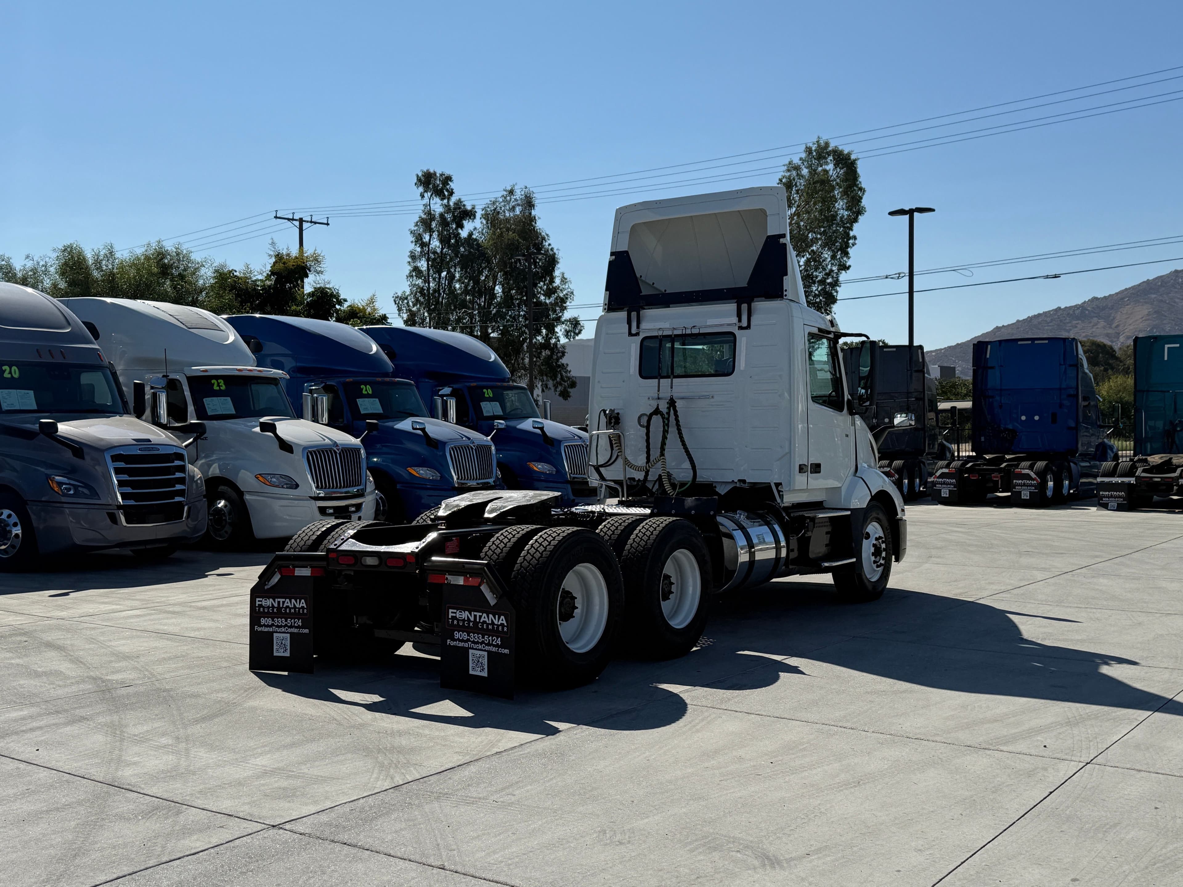 2019 Volvo VNL64T300 image 5