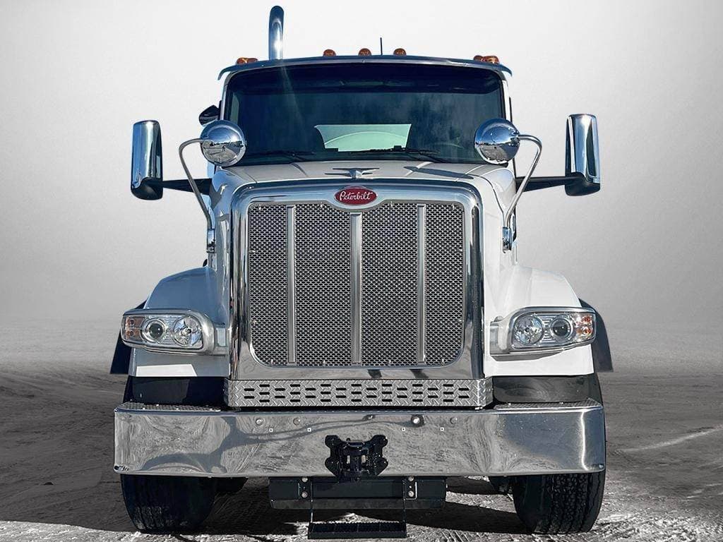 2024 Peterbilt 567 image 2
