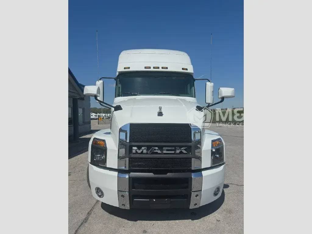 Used 2022 MACK Conventional - Sleeper Truck image 2
