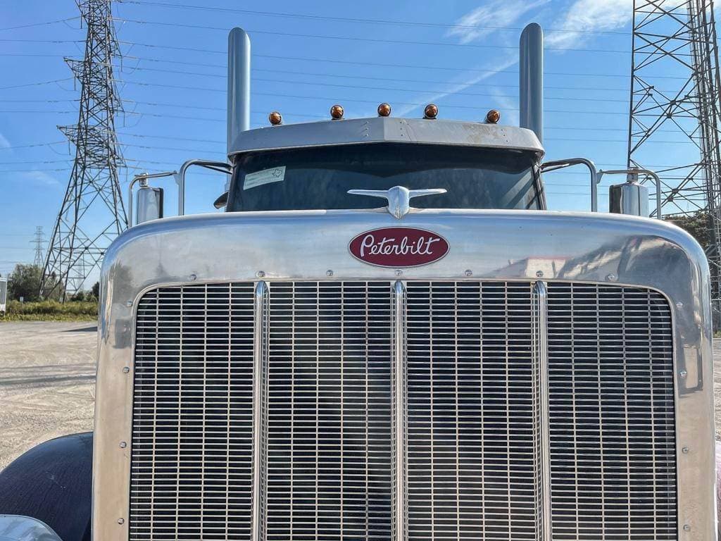 2025 Peterbilt 589 image 10
