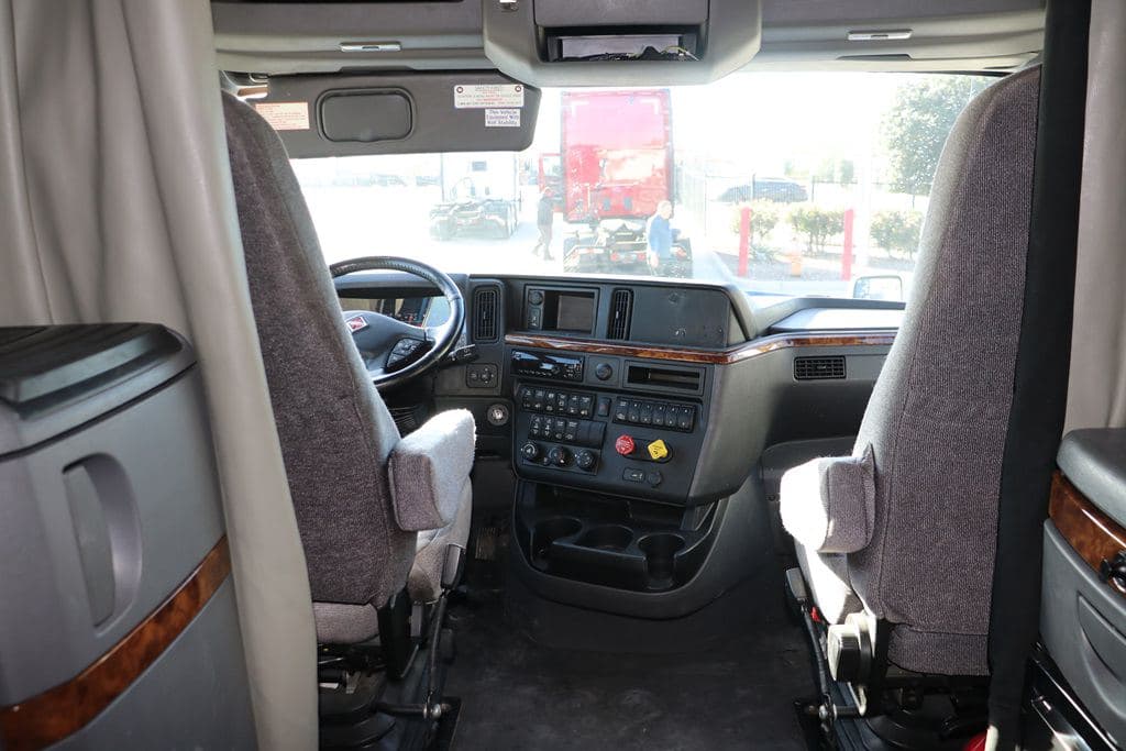 Used 2022 INTERNATIONAL LT625 image 7
