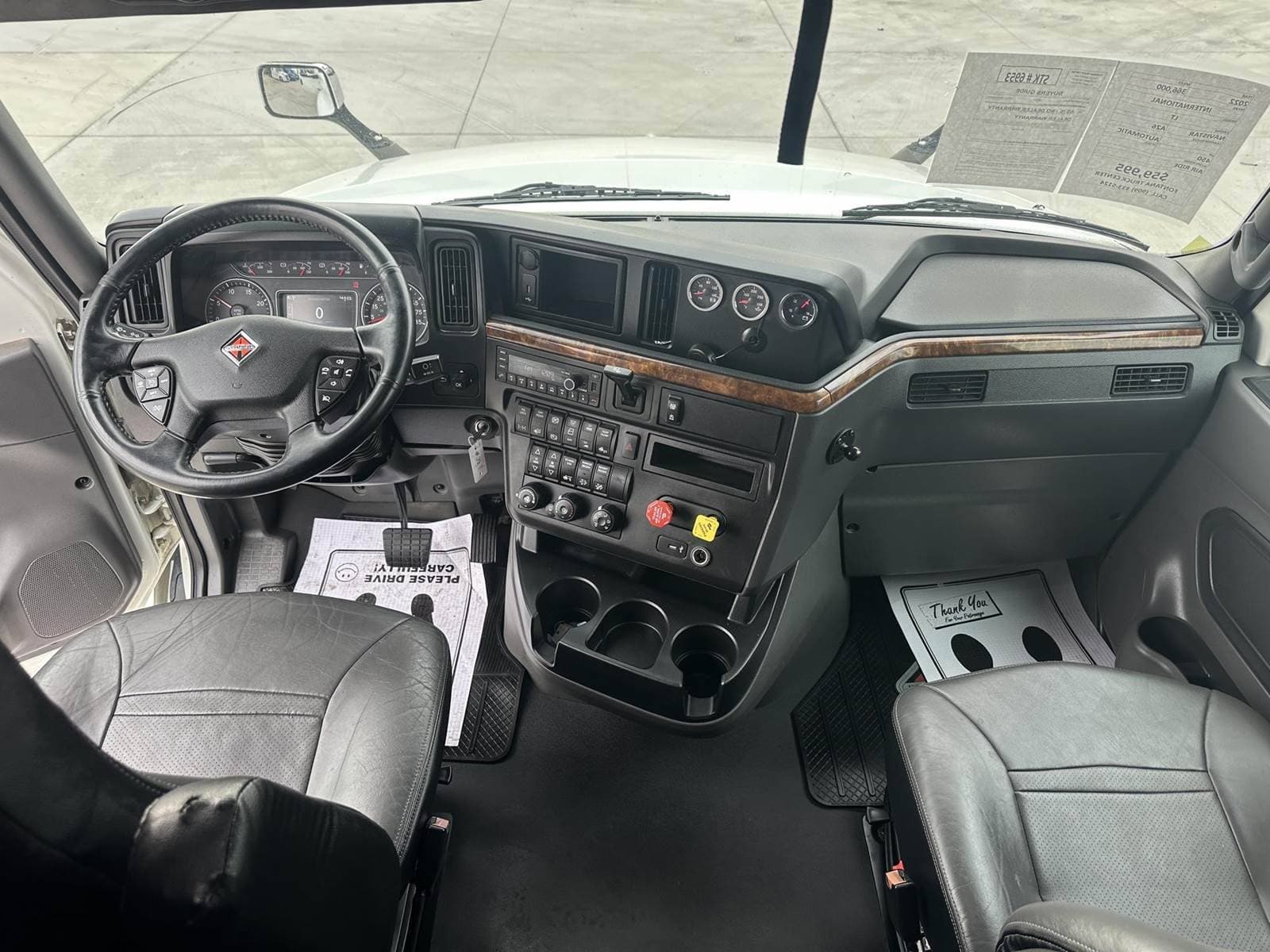 2022 International LT Sleeper Semi Truck - Raised Roof Sleeper, A26 450HP, 12 Speed Automatic image 4