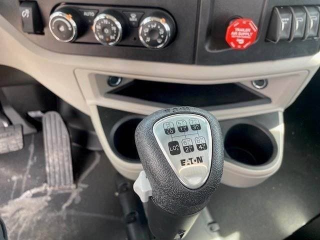 2027 Peterbilt 589 image 8