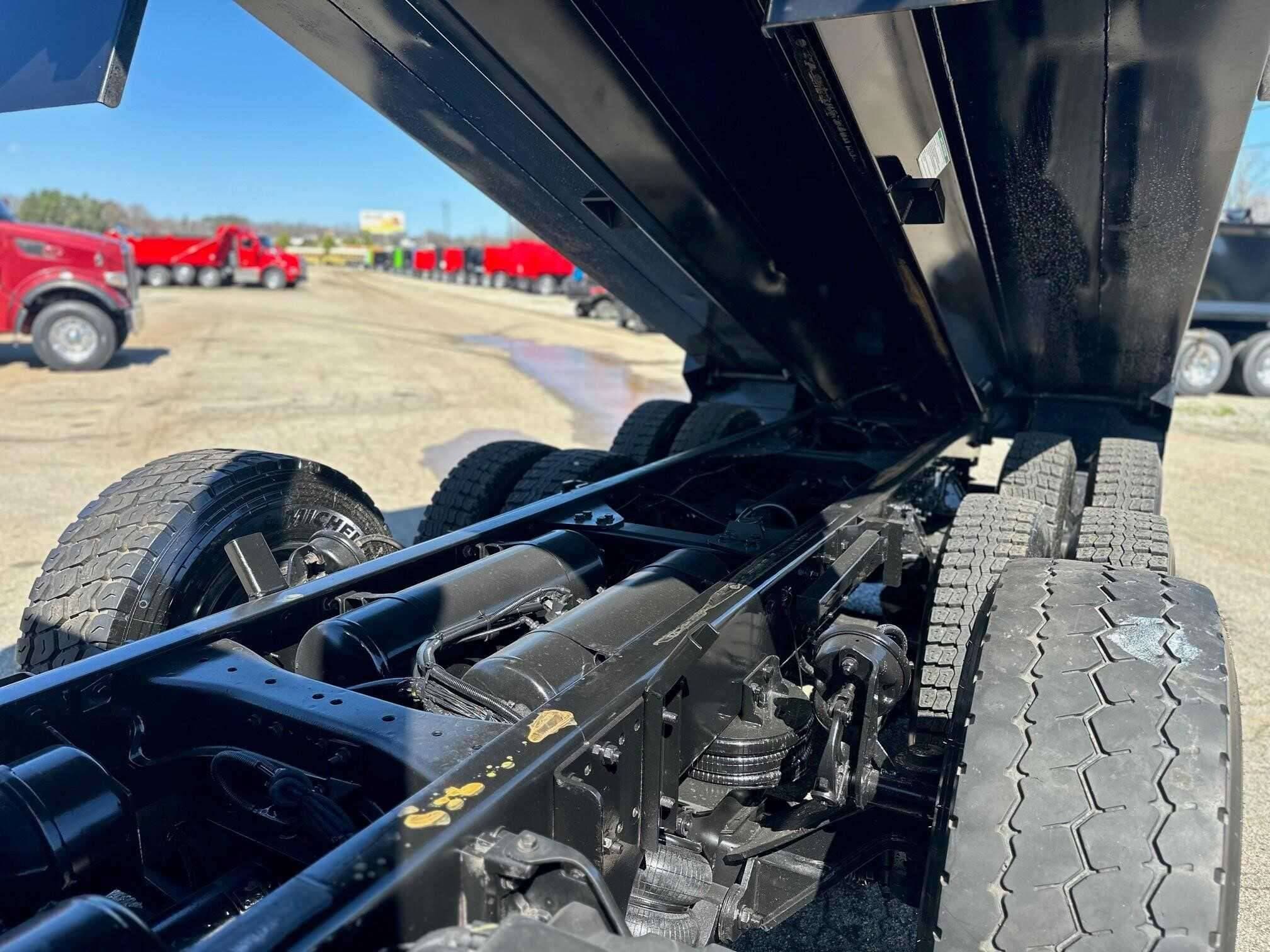 2023 Kenworth T880 image 9