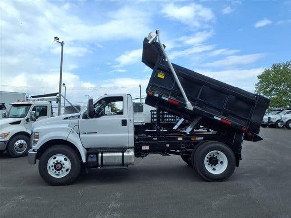 2027 Ford F750 XL SD image 4