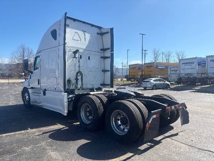 2023 Freightliner Cascadia 126 image 2