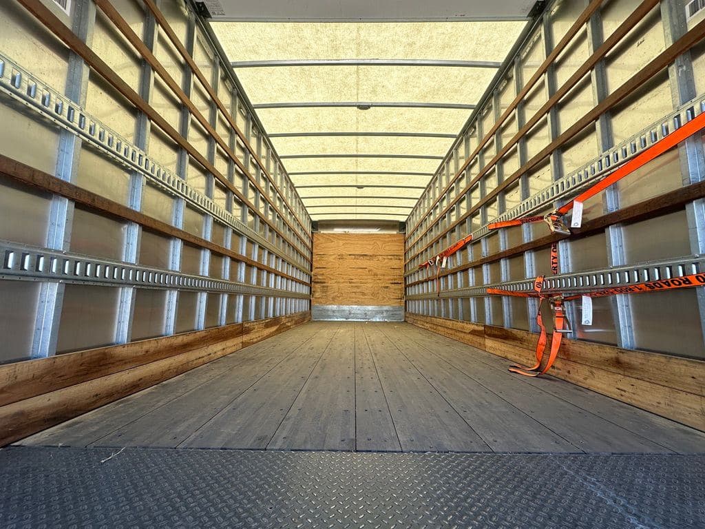 Used 2022 KENWORTH T270 image 5