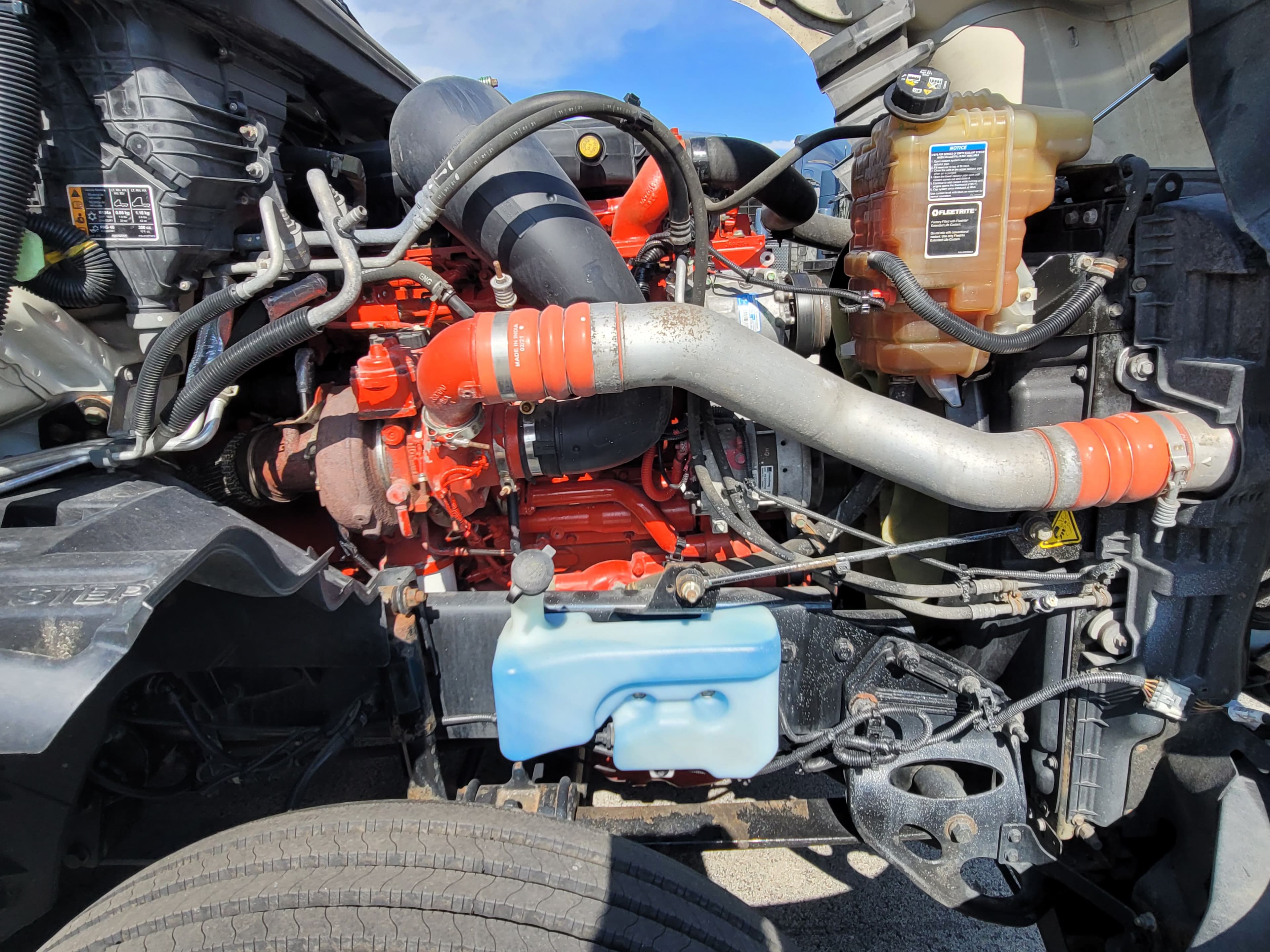 2022 International LT625 image 7