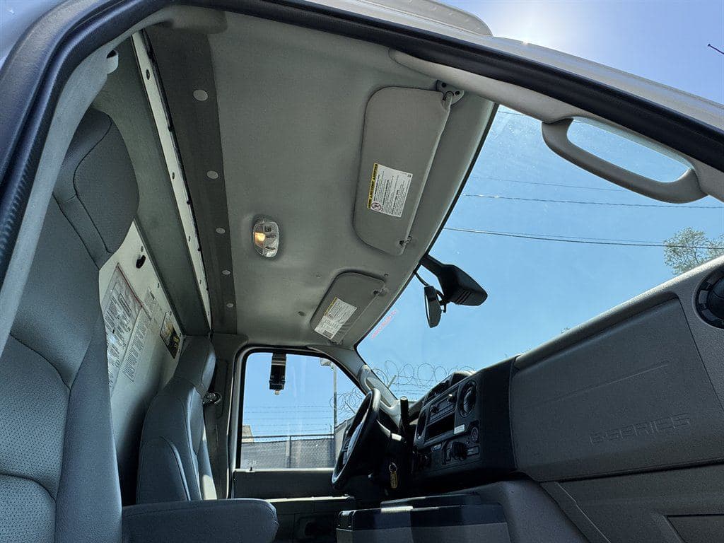 2022 Ford Commercial Vans image 39