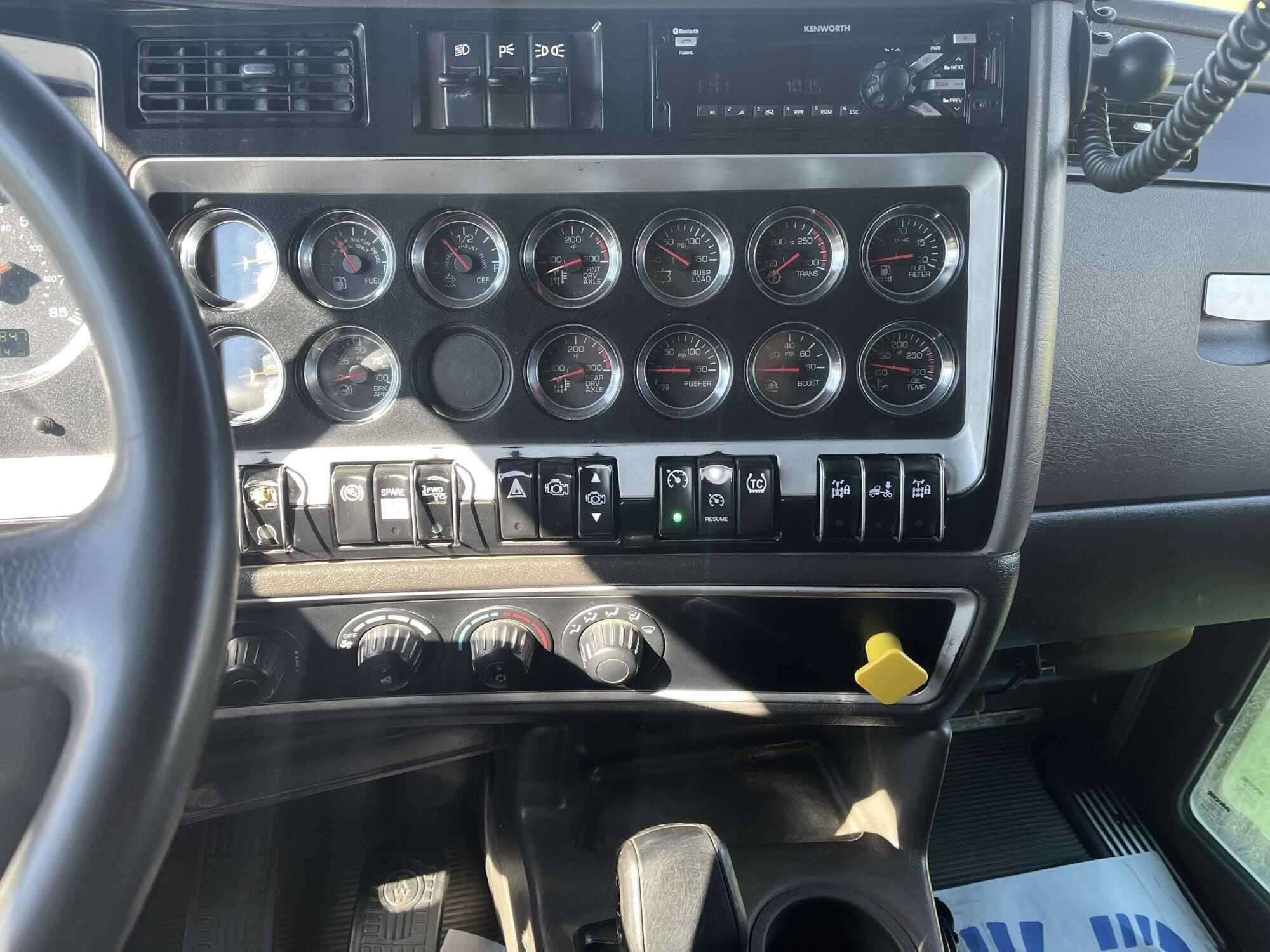 2018 Kenworth T8 Series image 10