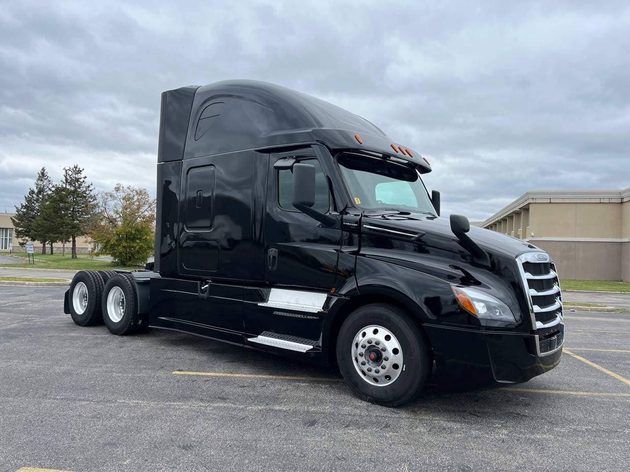 2022 Freightliner Cascadia image 3