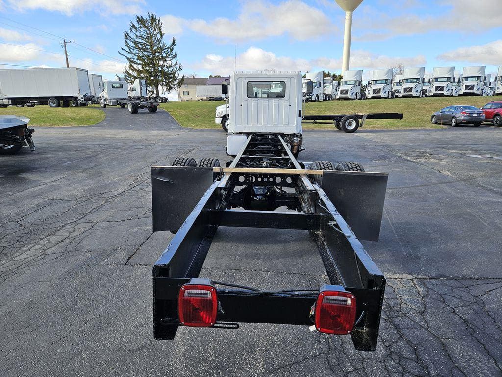 2019 Hino 338 image 4