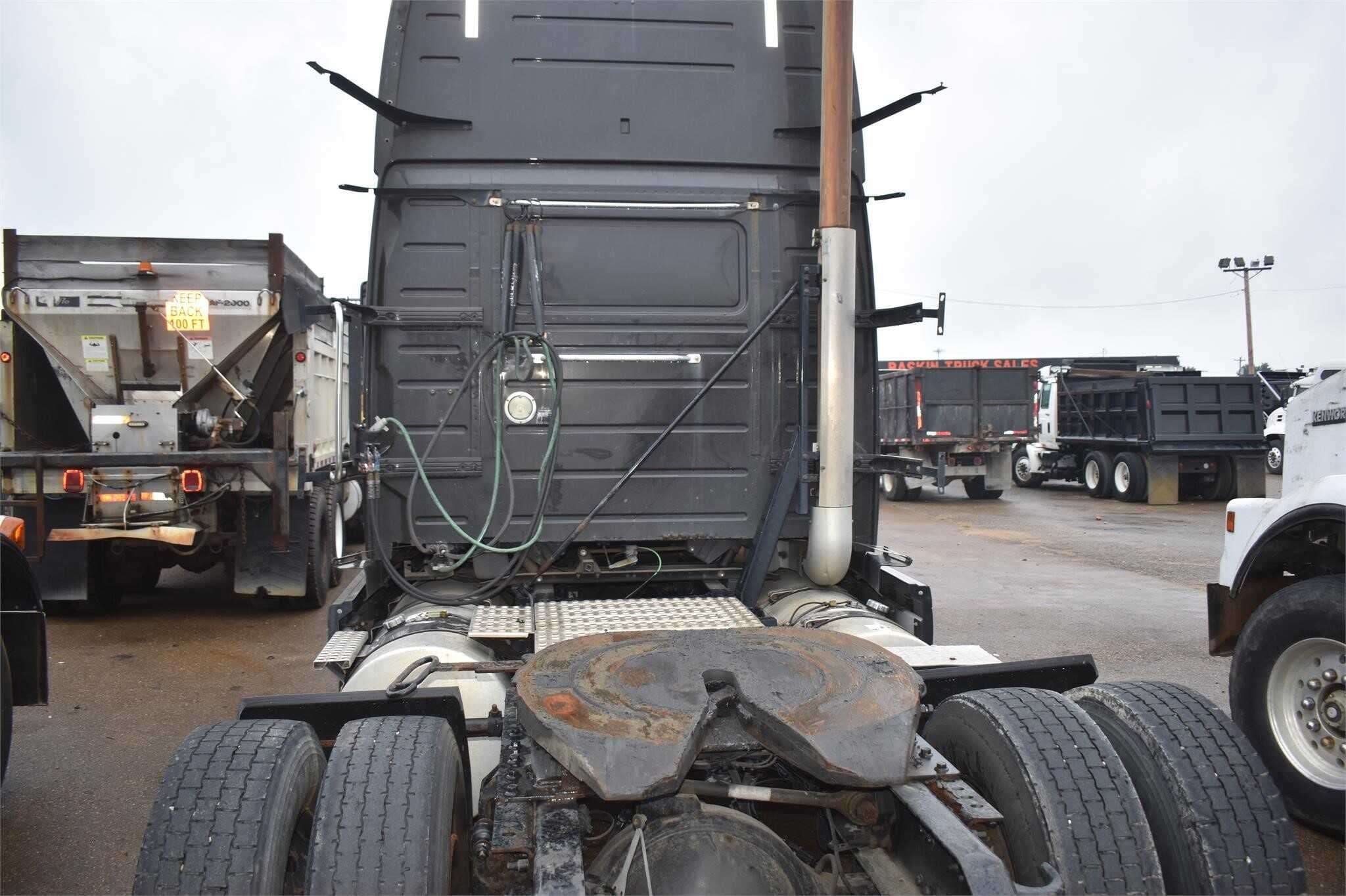 2014 Volvo VNL image 3