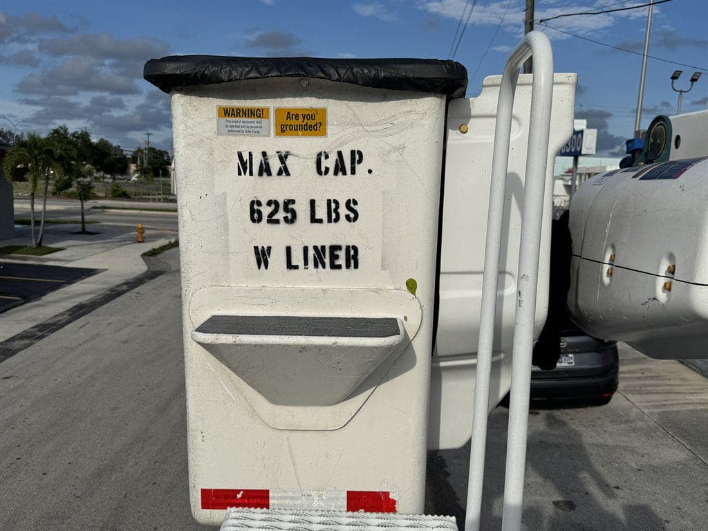 2018 Freightliner M2-106 image 35
