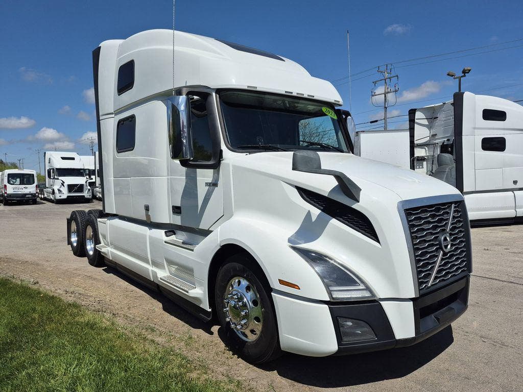 2023 Volvo VNL64T860 image 7