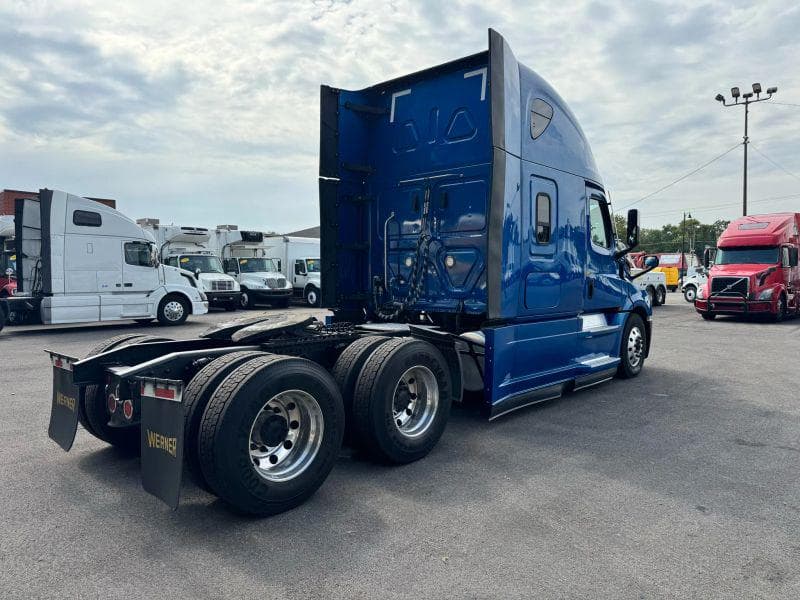 2021 Freightliner Cascadia image 11