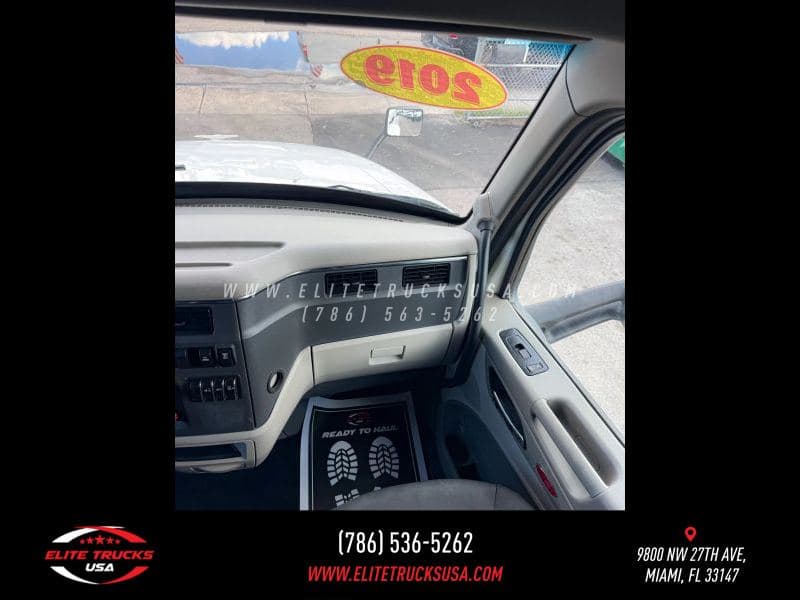 2019 Peterbilt 579 image 15
