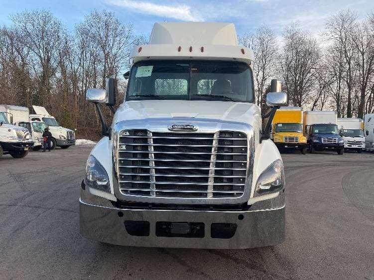 2018 Freightliner Cascadia image 2