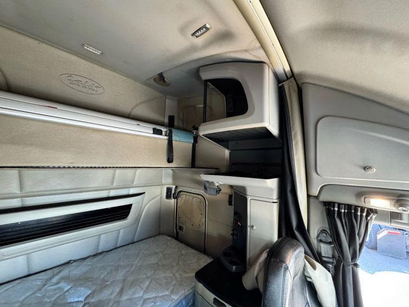 2022 Peterbilt 579 image 44