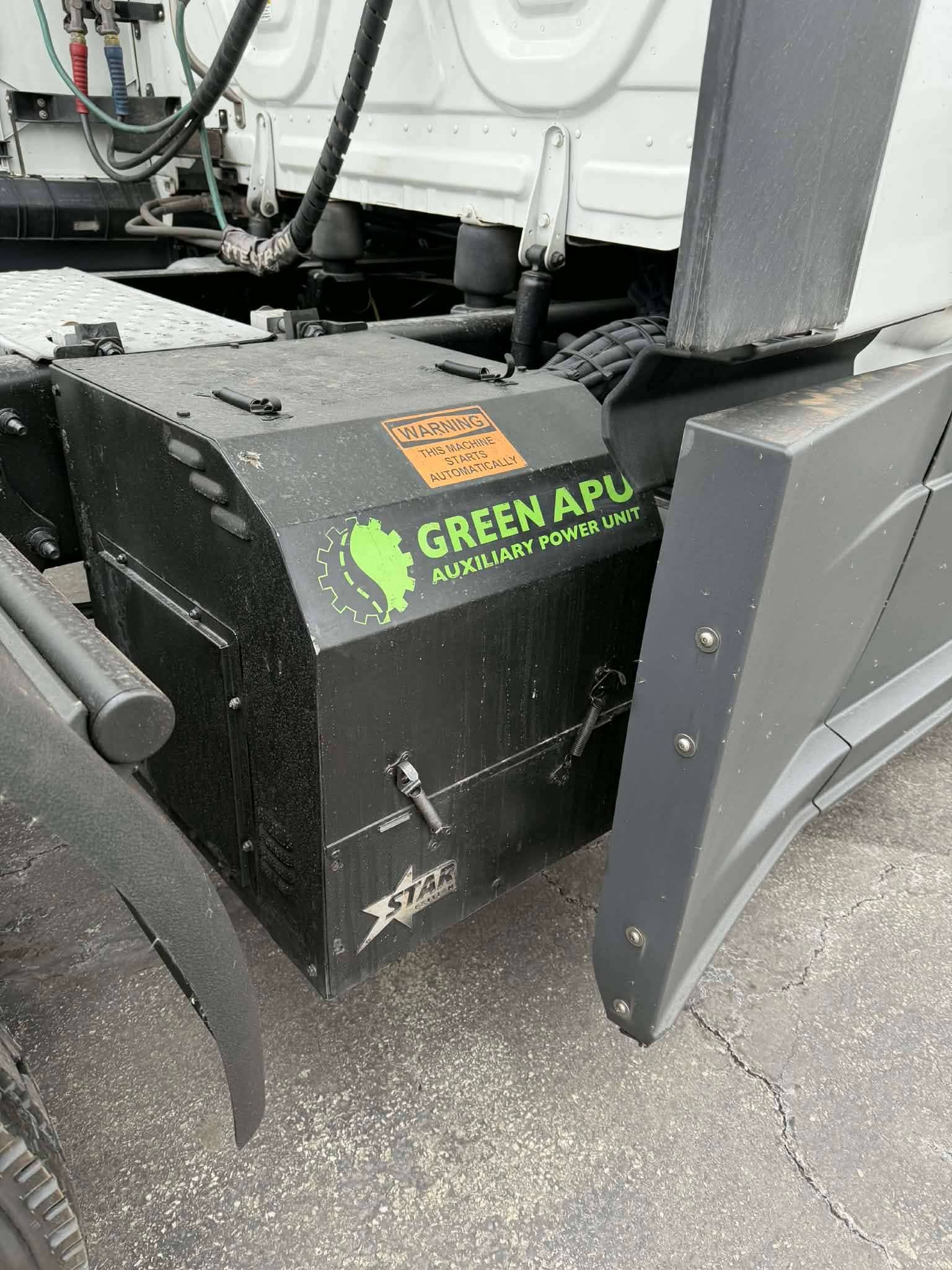 2022 Freightliner Cascadia image 9