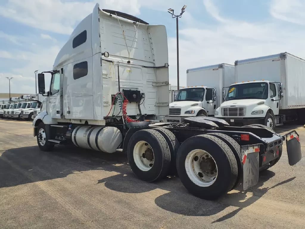 2019 Volvo VNL64T-760 image 3