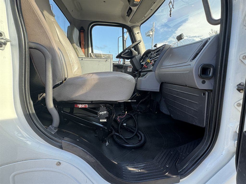 2016 Freightliner M2 106 image 57