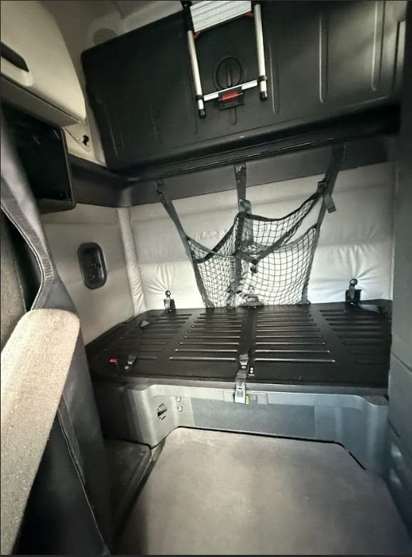 2022 Freightliner Cascadia image 12